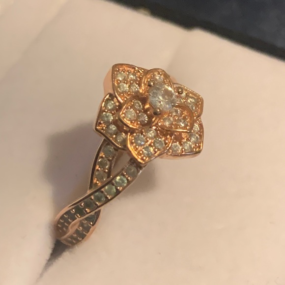❤️TRULY STUNNING ROSE GOLD RING WITH AAA+ ZIRCONIAS IN SIZE 8.5❤️ - Picture 2 of 6